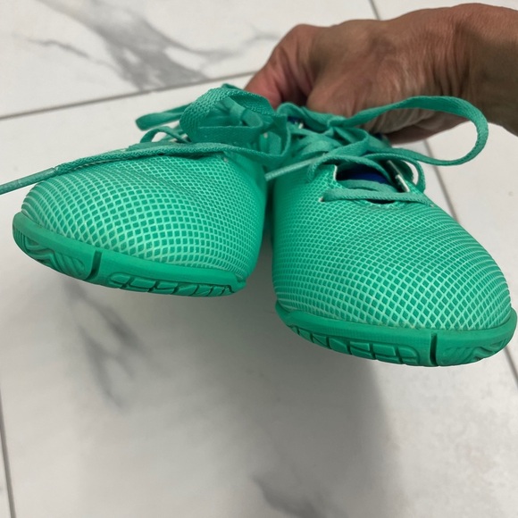 Adidas Teal and Navy Indoor Football Shoes Size 2 Youth Unisex - Picture 4 of 9